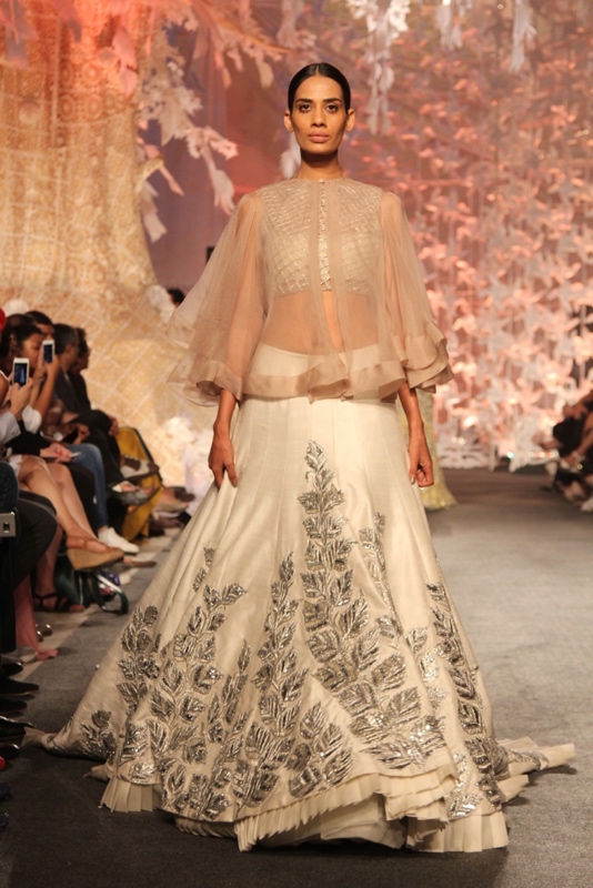Model in Manish Malhotra's ELEMENTS Collection_LFW3