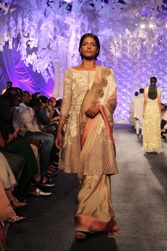 Model in Manish Malhotra's ELEMENTS Collection_LFW5