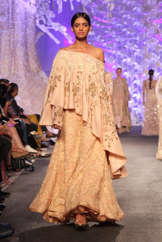 Model in Manish Malhotra's ELEMENTS Collection_LFW7